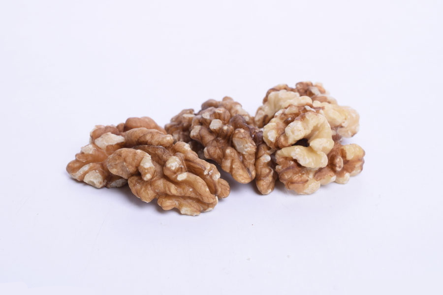 Walnut kernels